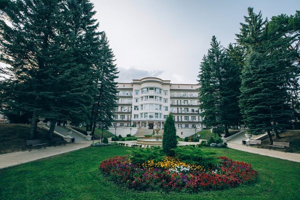 Фасад санатория в Кисловодске — фото 7